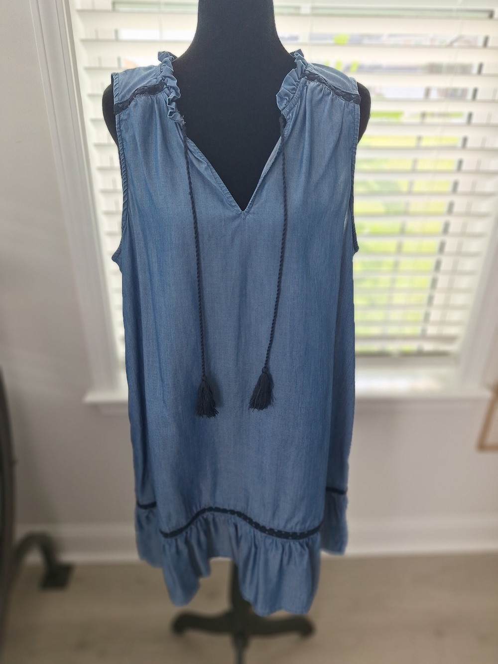 Crown & Ivy Blue Sleeveless Chambray Tassel Ruffle Shift Dress